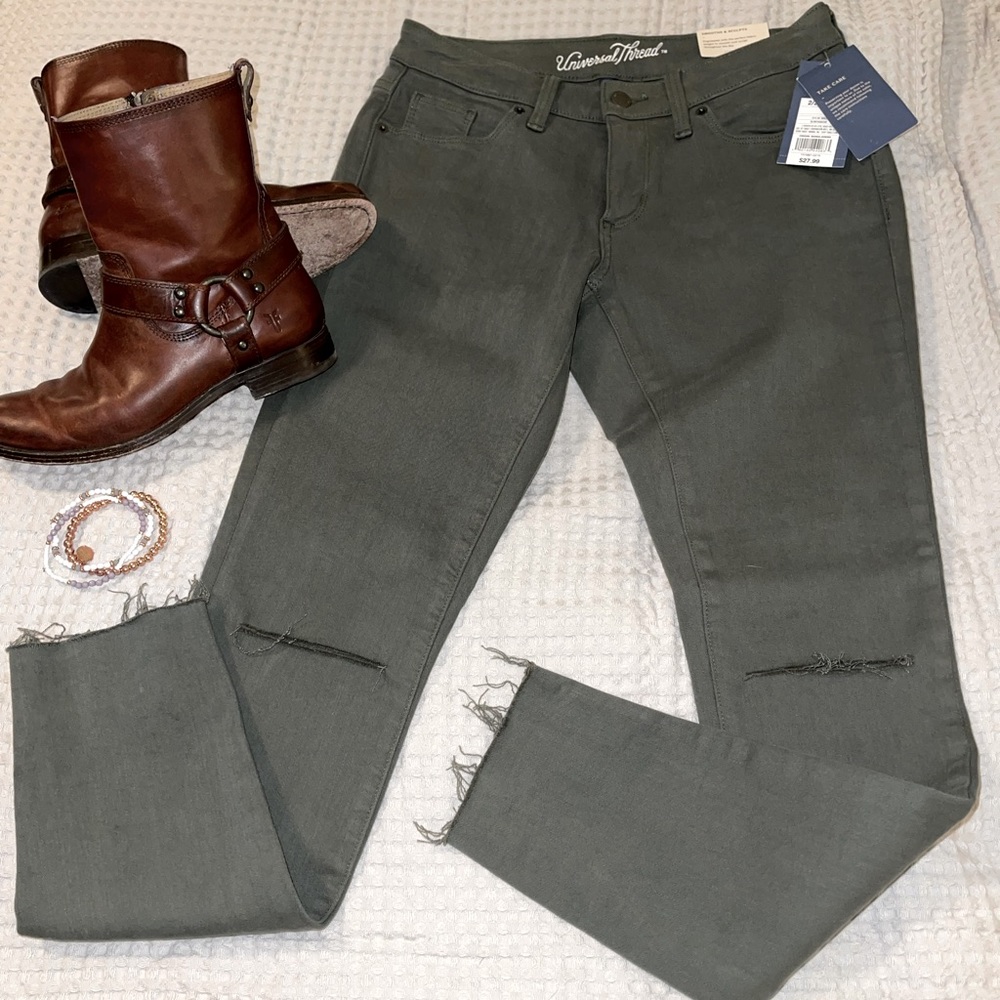 Universal Thread distressed olive green legging jeans Size 2/26 Reg
